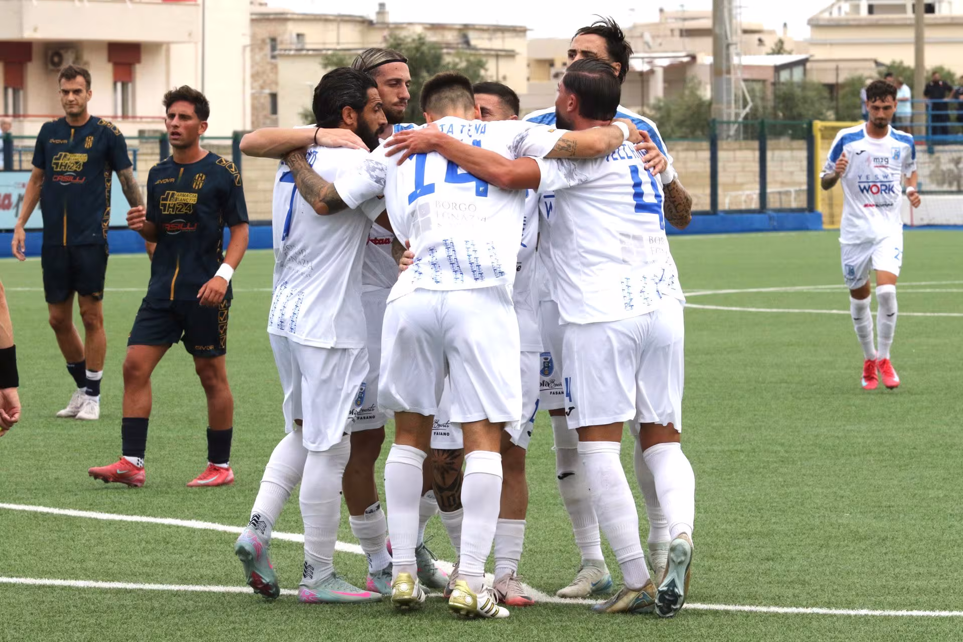 Festeggiamenti contro il Nola al goal di Loiodice