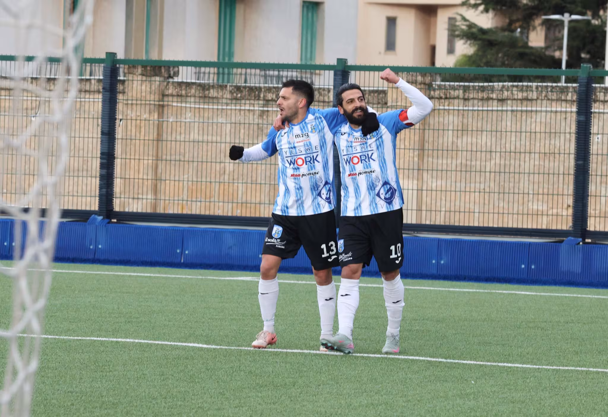 Banegas e Corvino festeggiano il goal dell'1-0 contro l'Acerrana