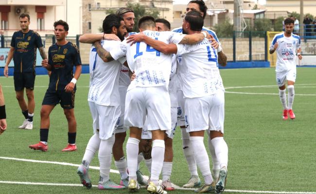 Festeggiamenti contro il Nola al goal di Loiodice