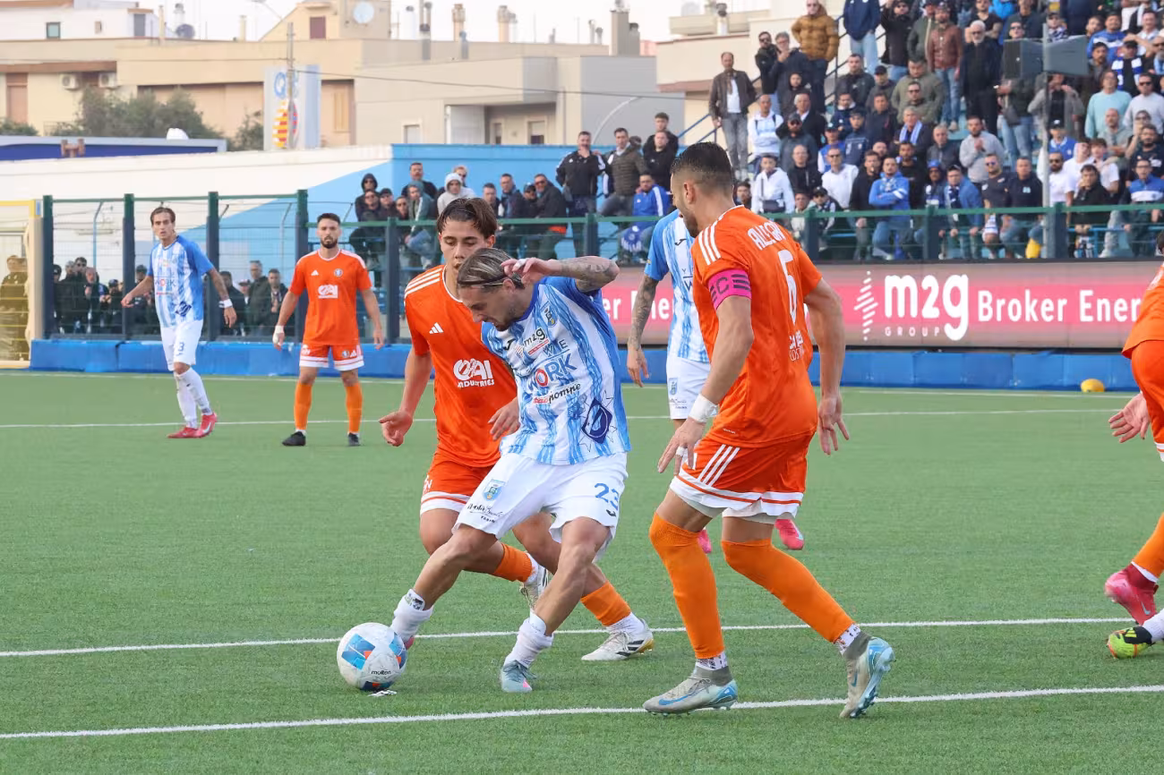 Nicola Pinto insacca il 2-0 contro la Fidelis Andria